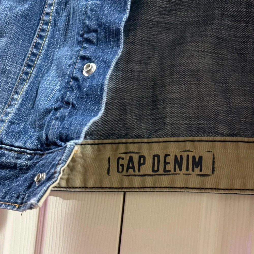 Gap Kids  Denim Jacket Girls Size M (8) Blue Jean. Adjustable Bottom Buttons